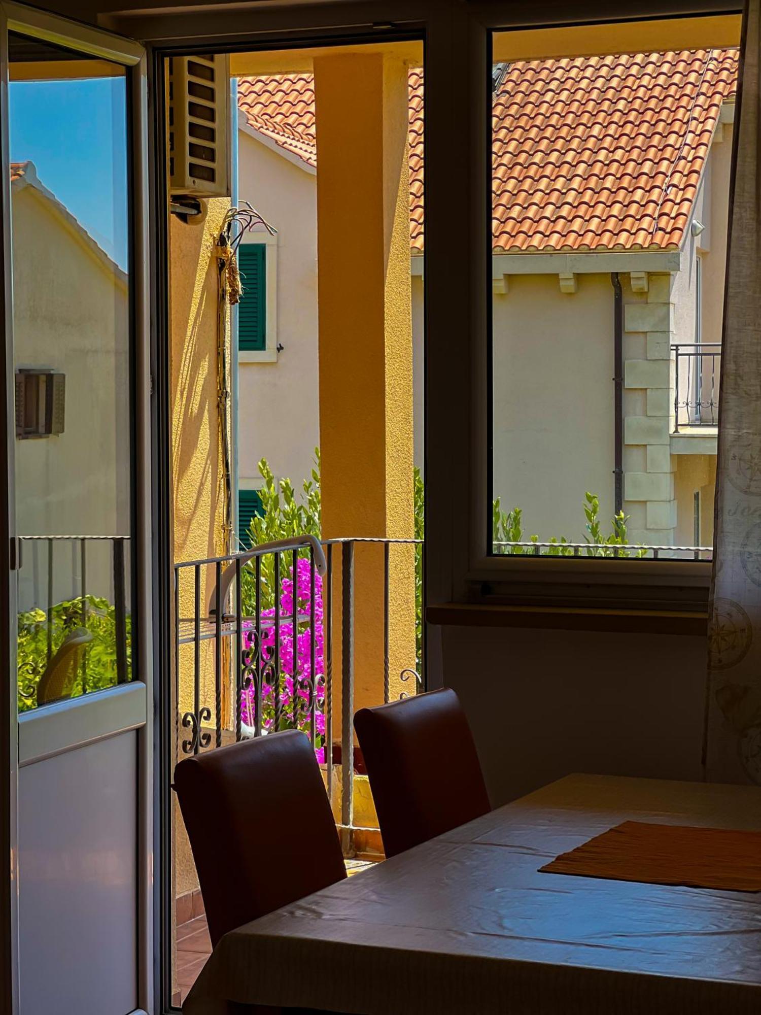 Apartments Panda Bol Exterior photo