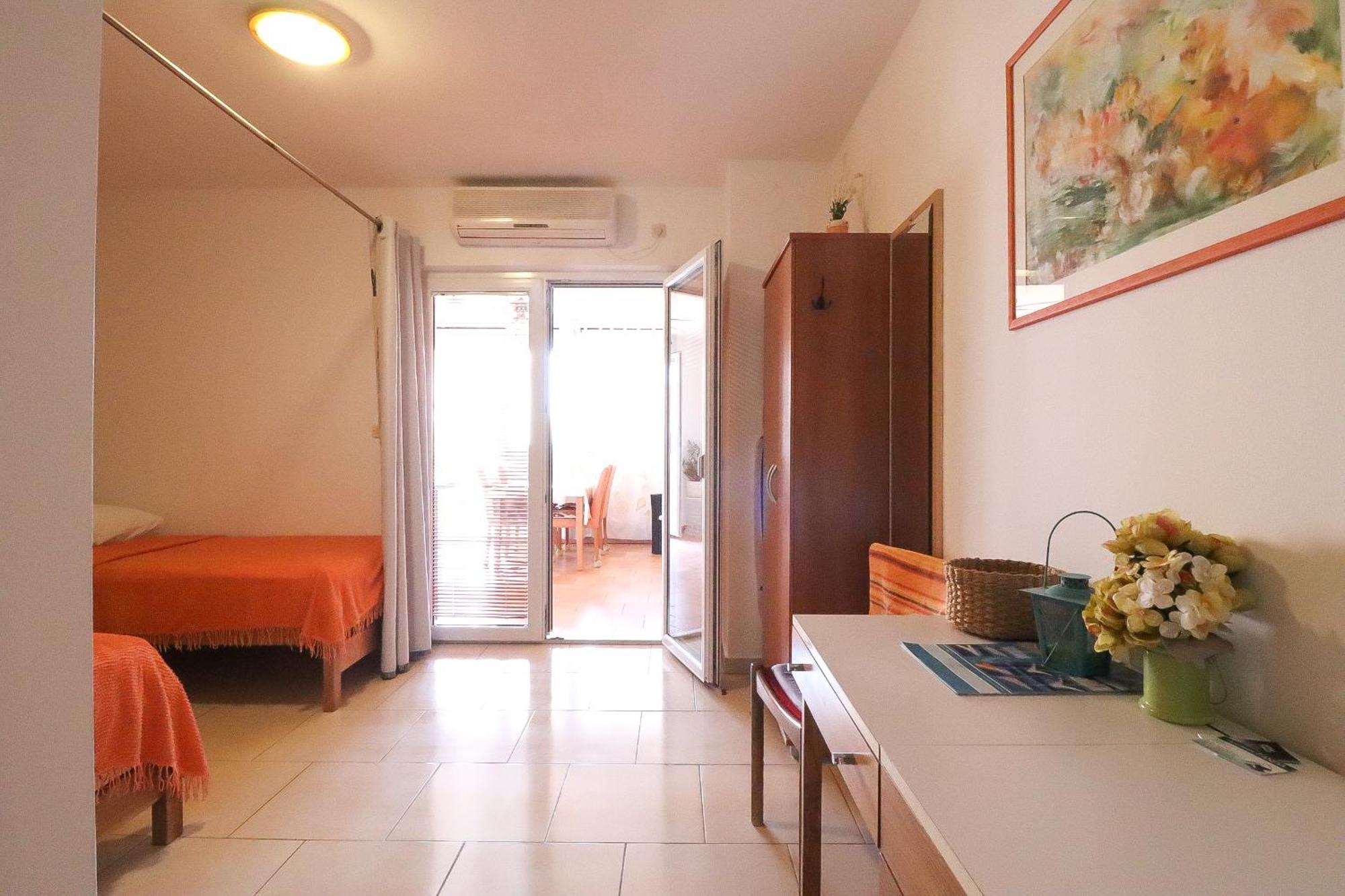 Apartments Panda Bol Exterior photo